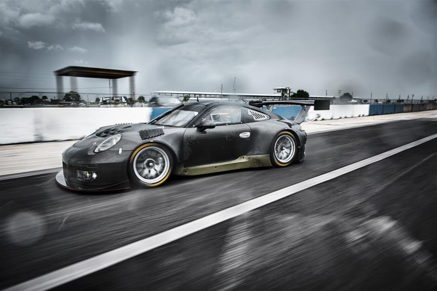  Porsche 911 GT3 R 2016 года  (фото 8 из 11)
